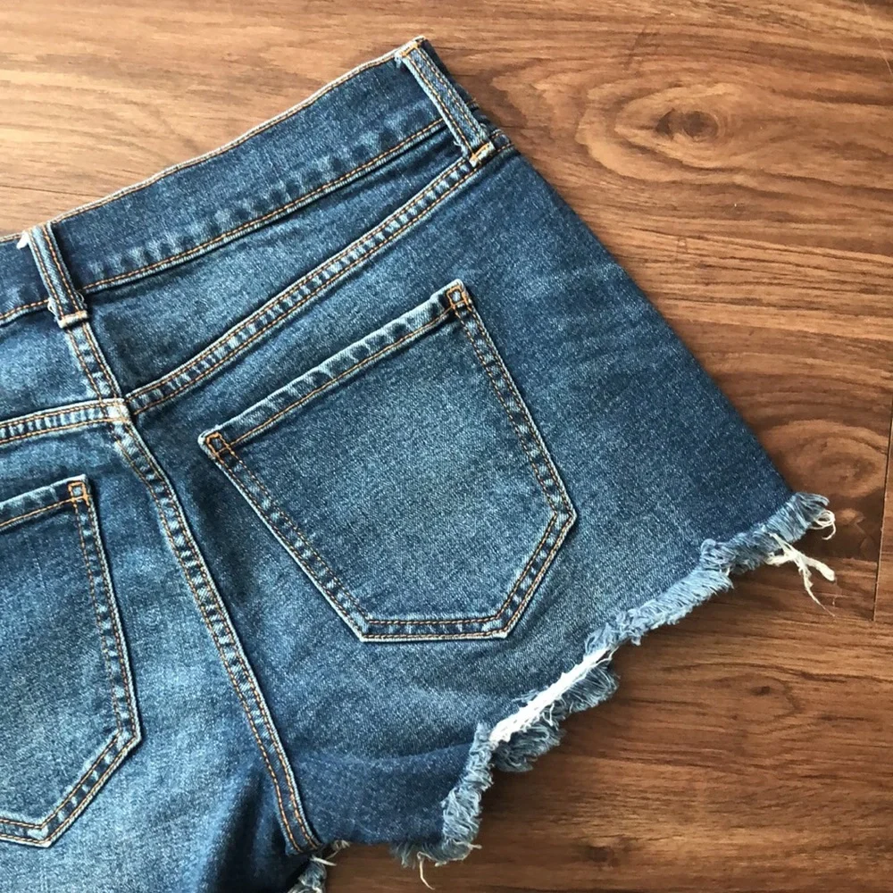 Old Navy Boyfriend Denim Jean Shorts High Waist 2.5” inseam Size 4 1056 - Picture 6 of 10